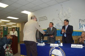 Ricardo García Mainou recibe el Fuentes Mares.