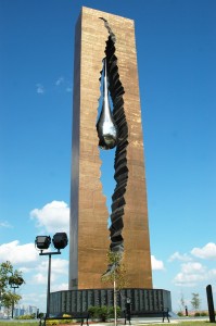 Lágrima - sangre o petróleo - el monumento.